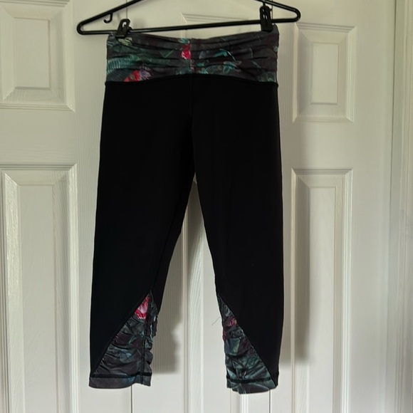Lululemon Crops Size 6🥰🥰 - Picture 1 of 4